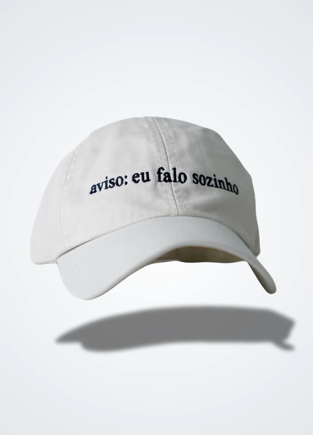 Boné Aviso: eu falo sozinho - Off White